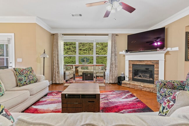 Building Photo - 3450 Dalwood Dr