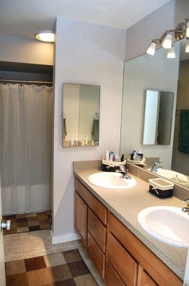 Building Photo - 1785 Hideaway Lane Dr