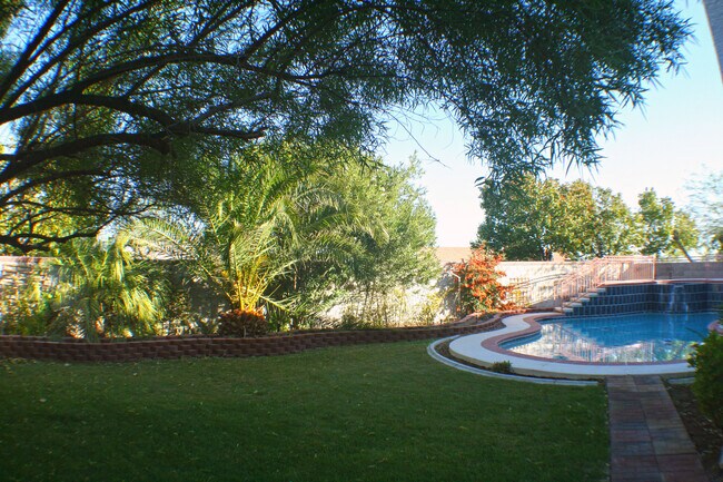 Building Photo - Incredible Green Valley Ranch stunner!