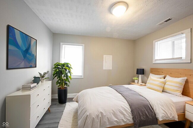 Building Photo - 2930 N Dearborn St