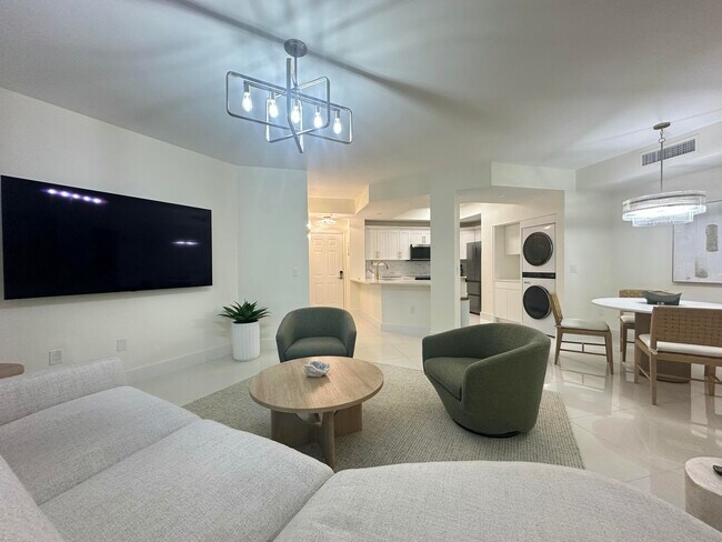 Building Photo - 630 S Sapodilla Ave