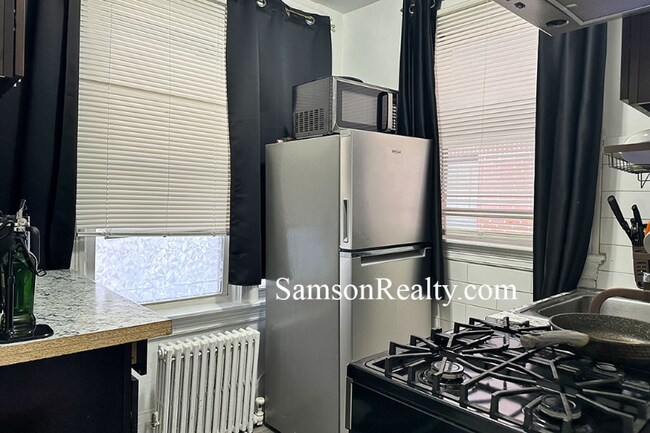 Building Photo - 67 Medway St