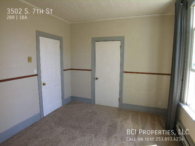 Building Photo - Beautiful 2 Bed 1 Bath plus Bonus Room- Cr...