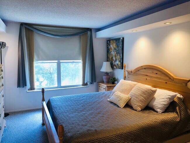 Building Photo - 3690 Inverrary Dr