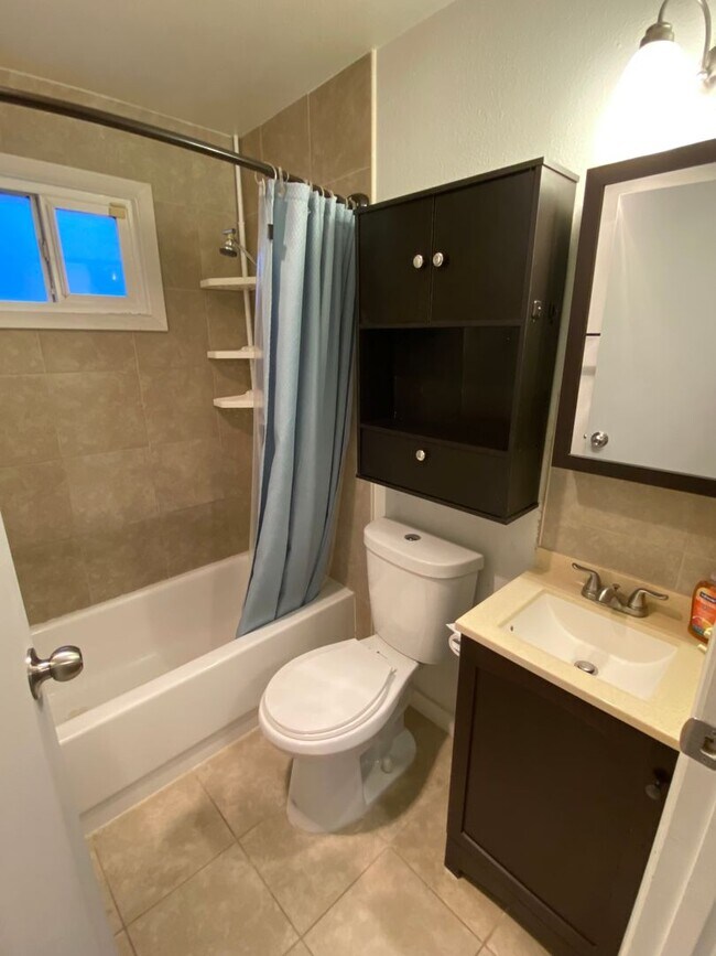 Building Photo - 2bd/1ba House in Central Tacoma