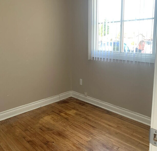 Building Photo - 568 Durham St