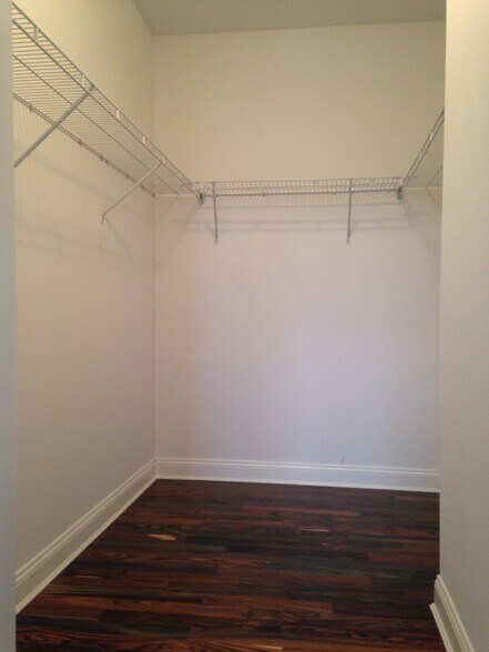 bedroom 1 walk-in closet - 40 Russell Ave