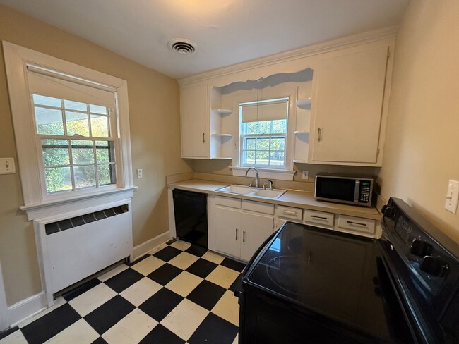 Building Photo - 506 Monticello Dr NW