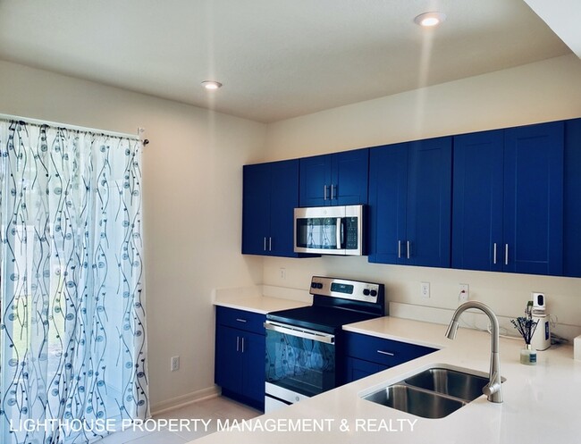 Building Photo - Charming, Newly Built 2 Bed/2.5 Bath Townh...