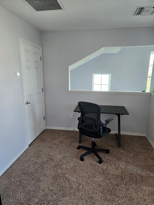 Building Photo - Private FishHawk Studio – Full Kitchen, Bath & Laundry