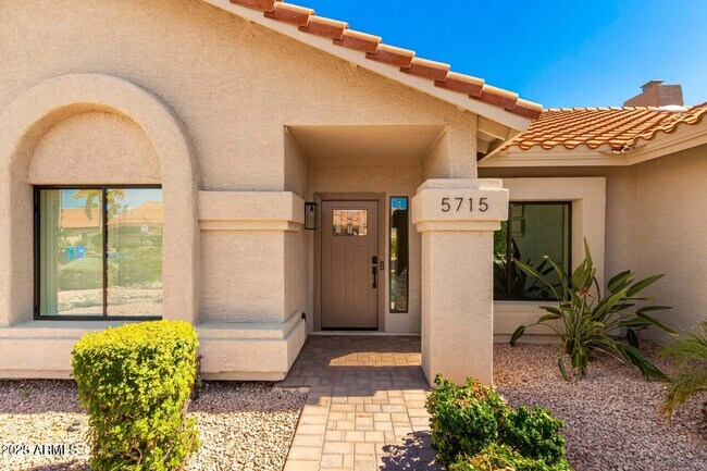 Building Photo - 5715 E Campo Bello Dr