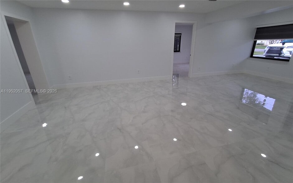 Building Photo - 216 Shadow Way