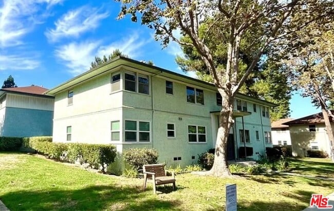 Building Photo - 5829 Bowcroft St