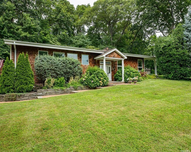 Primary Photo - 15 Mariners Ct