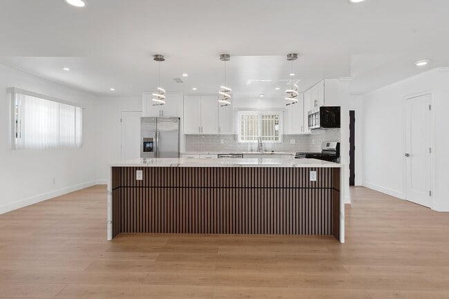 Building Photo - 9800 Geyser Ave