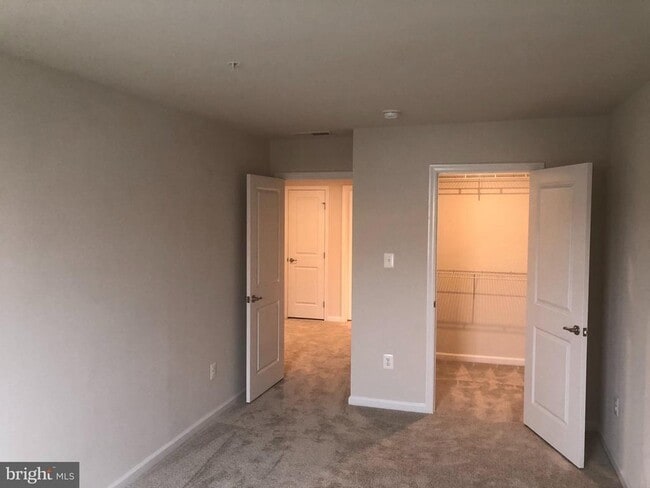 Building Photo - 5363 Yellow Birch Wy