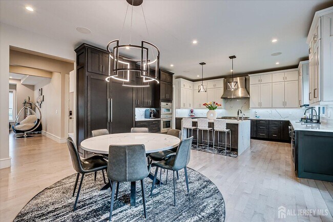 Building Photo - 3979 Park Ave