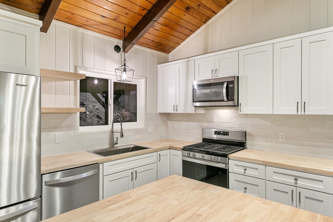 Building Photo - 729 Rhine Rd