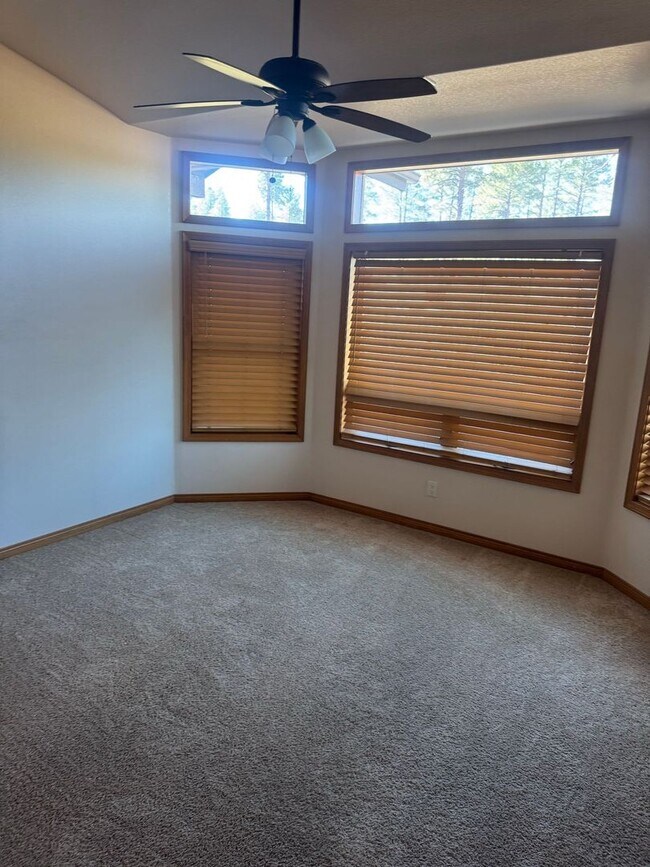 Building Photo - * LEASE PENDING Beautiful 4-Bedroom Home on Acreage | Peaceful Doney Park Living