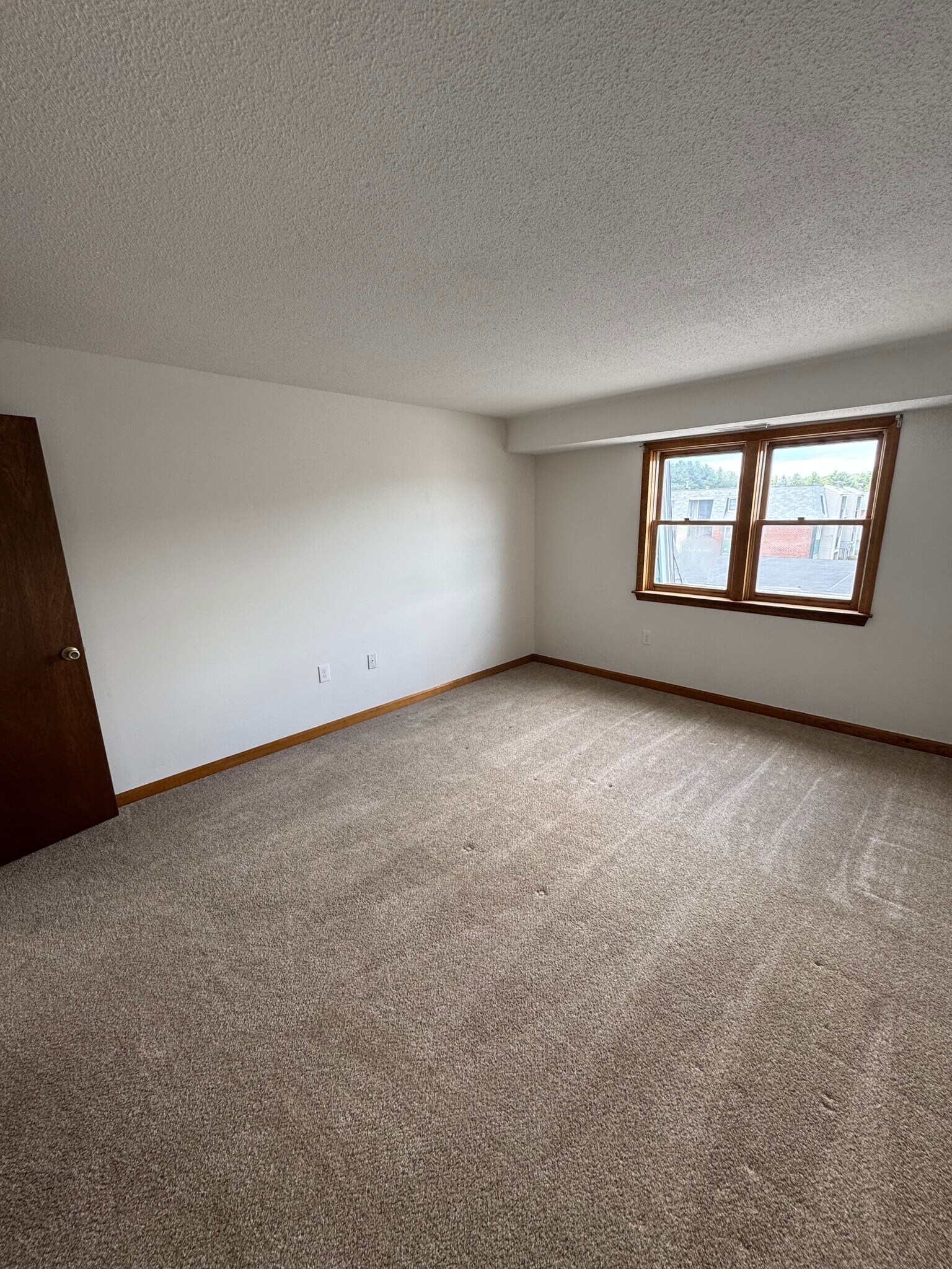 Building Photo - 2 Roedean Dr