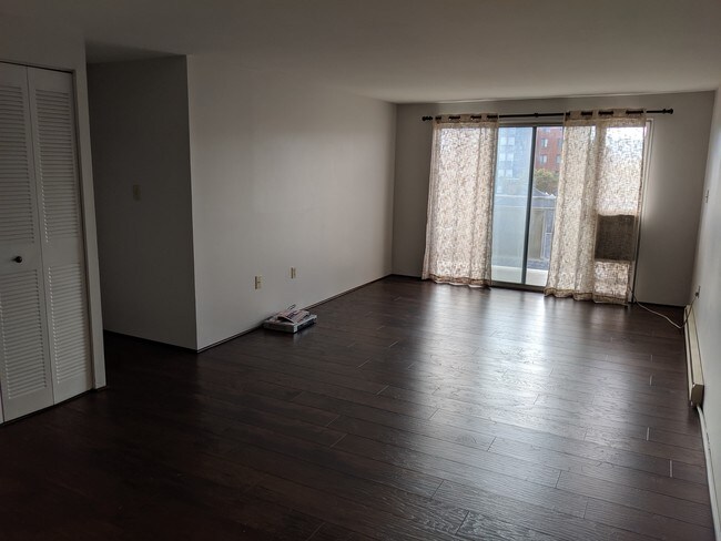 Building Photo - 200 Highland Ave