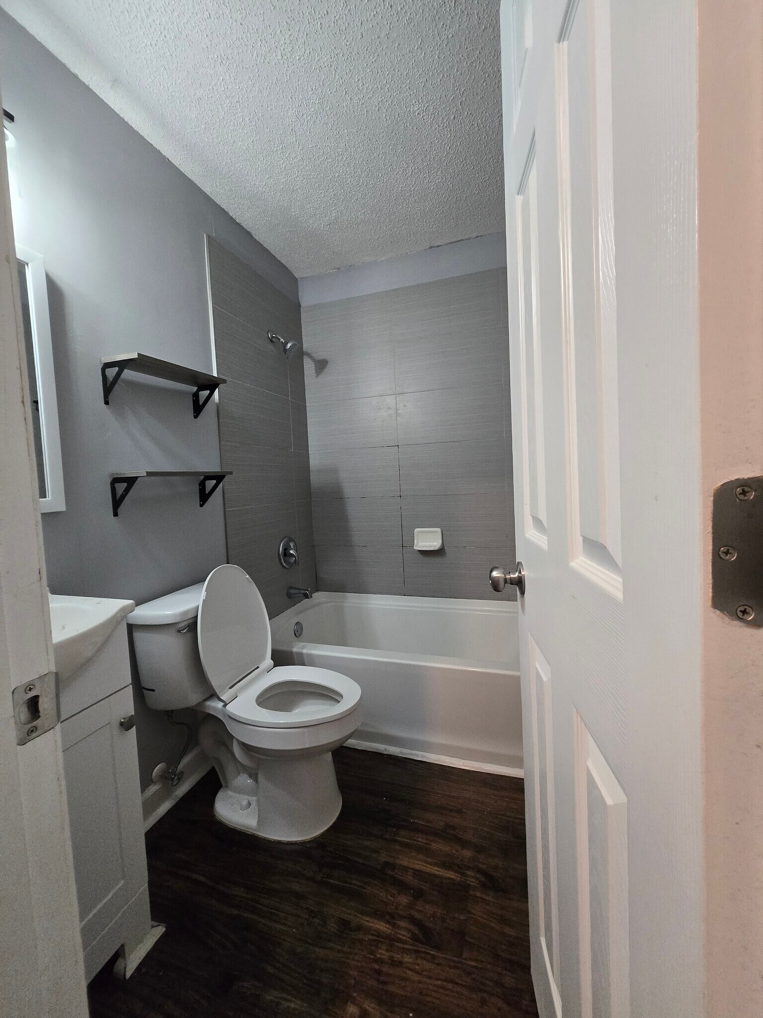 Building Photo - 615 Lexington Ave