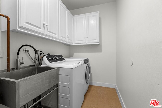 Building Photo - 1648 Palisades Dr