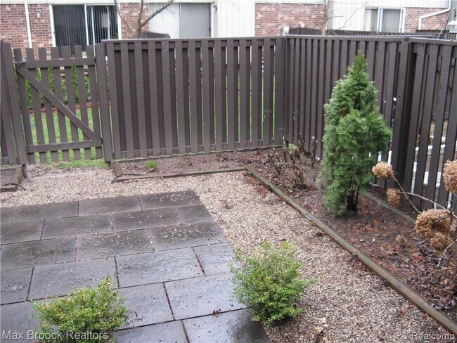 Building Photo - 1859 Wickham St