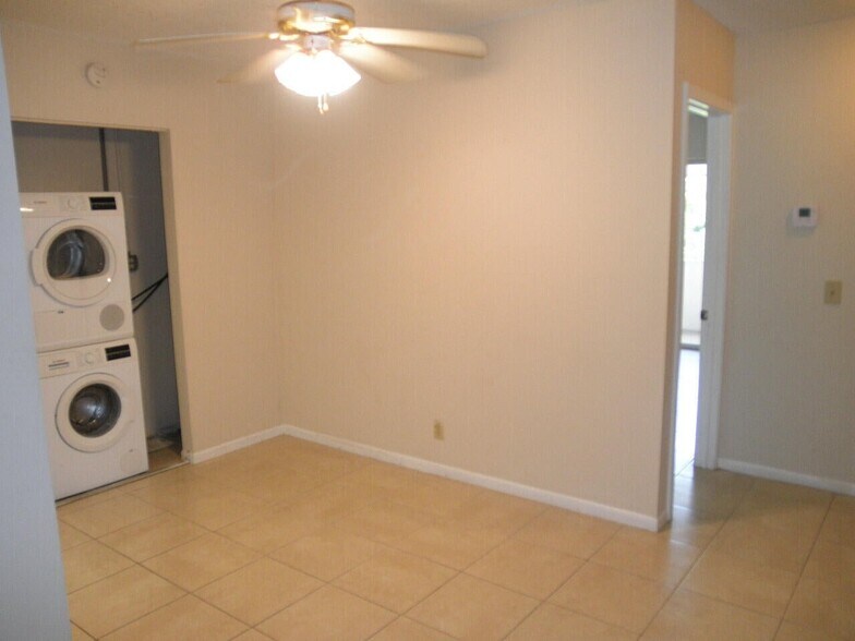 Building Photo - 640 NE 6th Ct