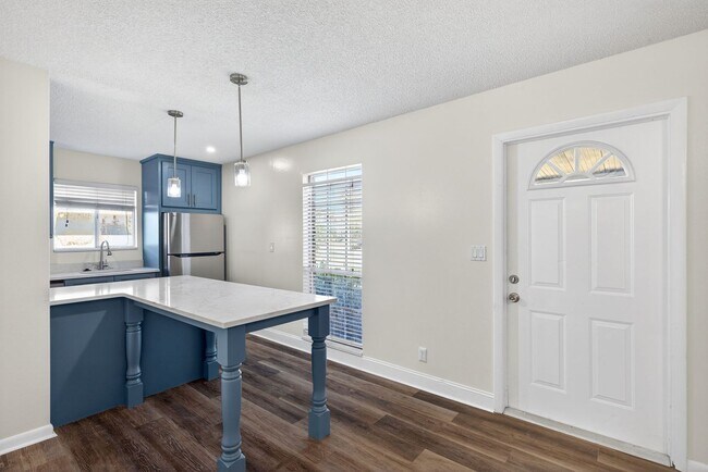 Building Photo - Cozy unfurnished, 2 Bedroom, 1 Bathroom, Condo