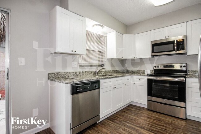 Building Photo - 130 Davison Ave N