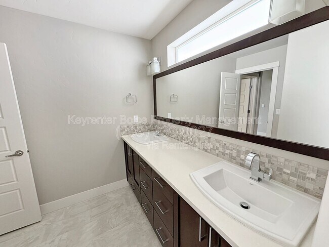Building Photo - 2784 S Trailwood Way