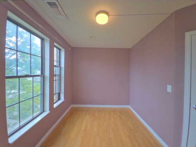 Building Photo - 421 Wethersfield Ave