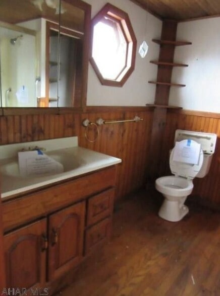 Building Photo - 106 Forest St