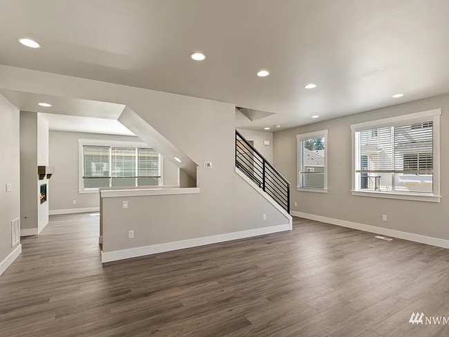 Building Photo - 19606 3rd Dr SE