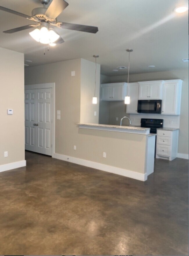 Building Photo - 3224 Belmont Dr