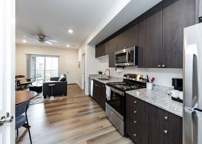 Building Photo - Top Floor 1 Bed with amazing Mt. Views near Nature