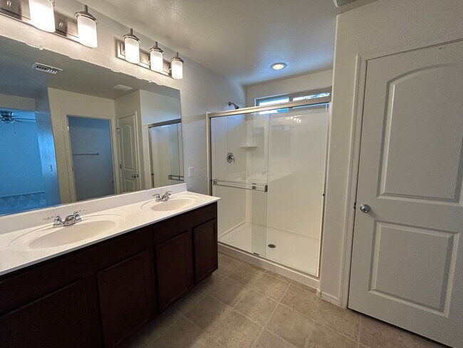 Building Photo - 4046 E Ranch Rd