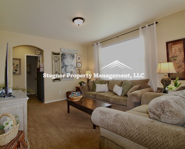 Building Photo - Beautiful Home on Cul-de-sac