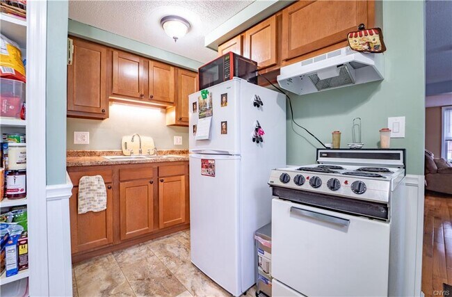 Building Photo - 102 N Helmer Ave