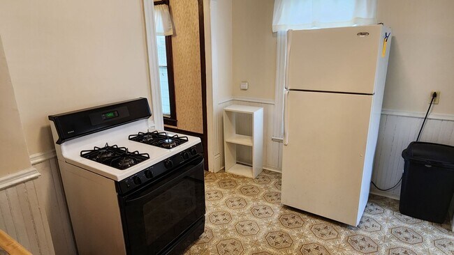 Building Photo - 125-125 1/2 N 2nd St