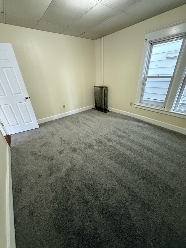 Building Photo - 320 Lincoln St