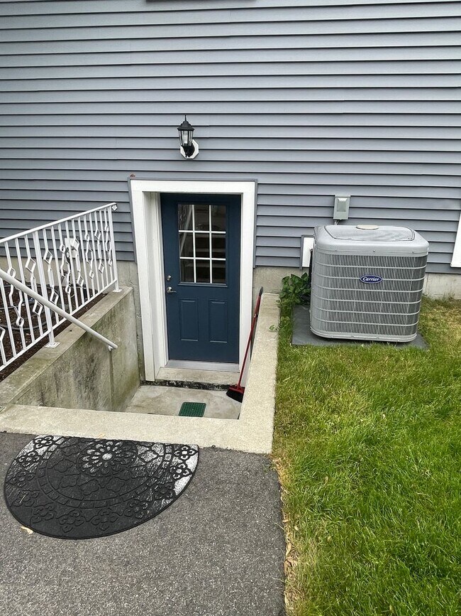 Building Photo - All new modern one bedroom with parking