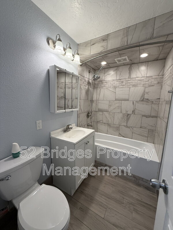 Building Photo - 2904 E 40th Ct