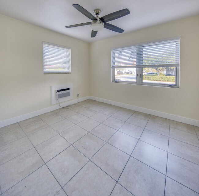 Building Photo - 101 S Palmway