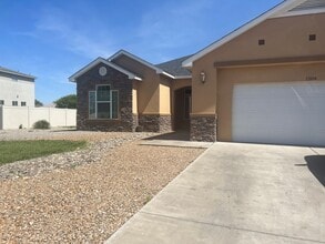 Building Photo - 1204 Sorrento Dr