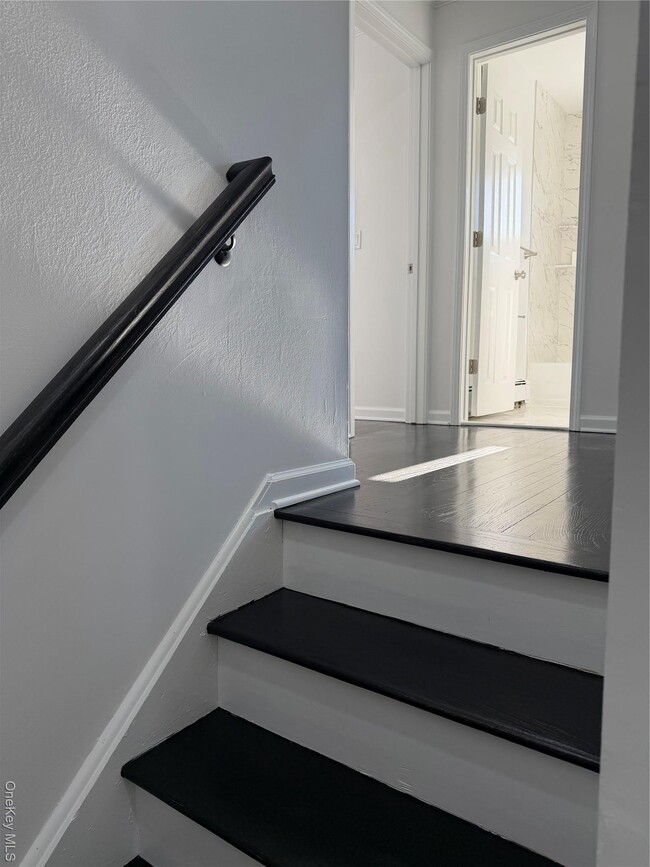 Building Photo - 12 Central Dr