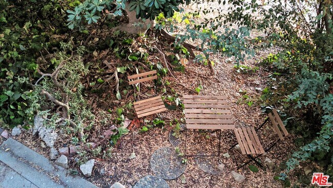 Building Photo - 850 Tularosa Dr