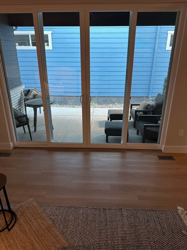 Building Photo - Beautiful Painted Prairie - 4 Bed room home - Available April!!