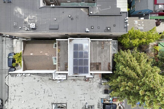 Building Photo - 1076 S Van Ness Ave
